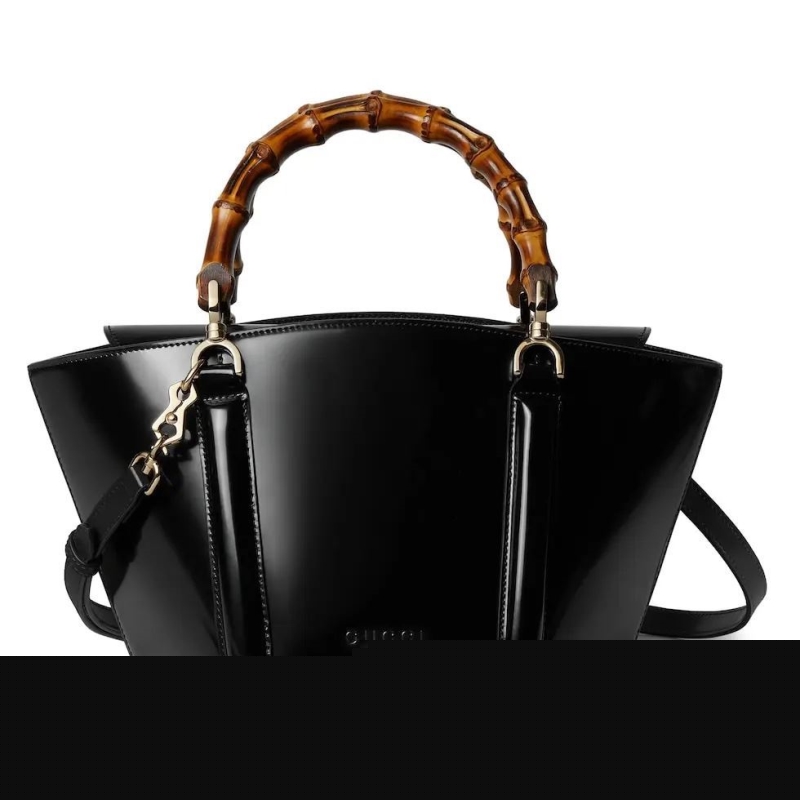 G*u*i shopping bags